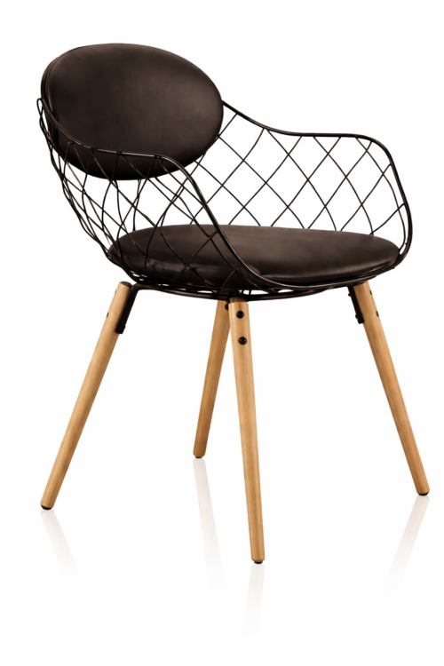 Chaise Piña noire avec pieds en hêtre naturel